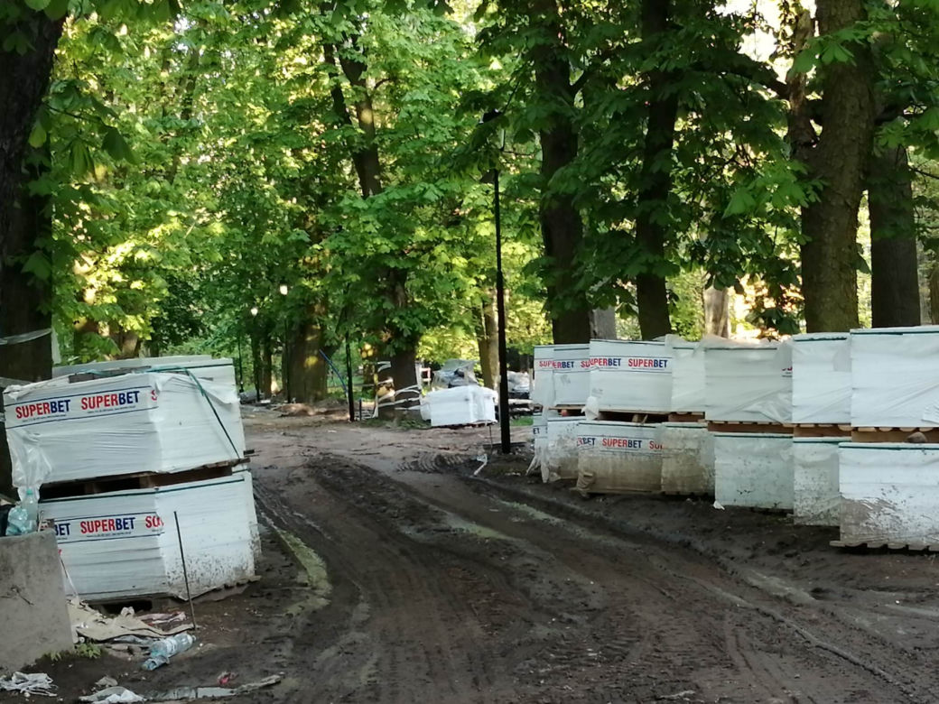 Na pierwszy rzut oka widać, że remont parku miejskiego Aleksandria w Siedlcach dobiega końca