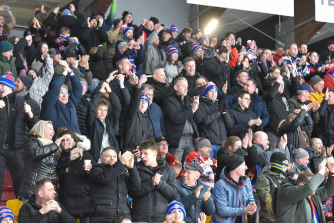 KH Energa Toruń - Unia Oświęcim 2:1! Zdjęcia kibiców i zawodników obu drużyn