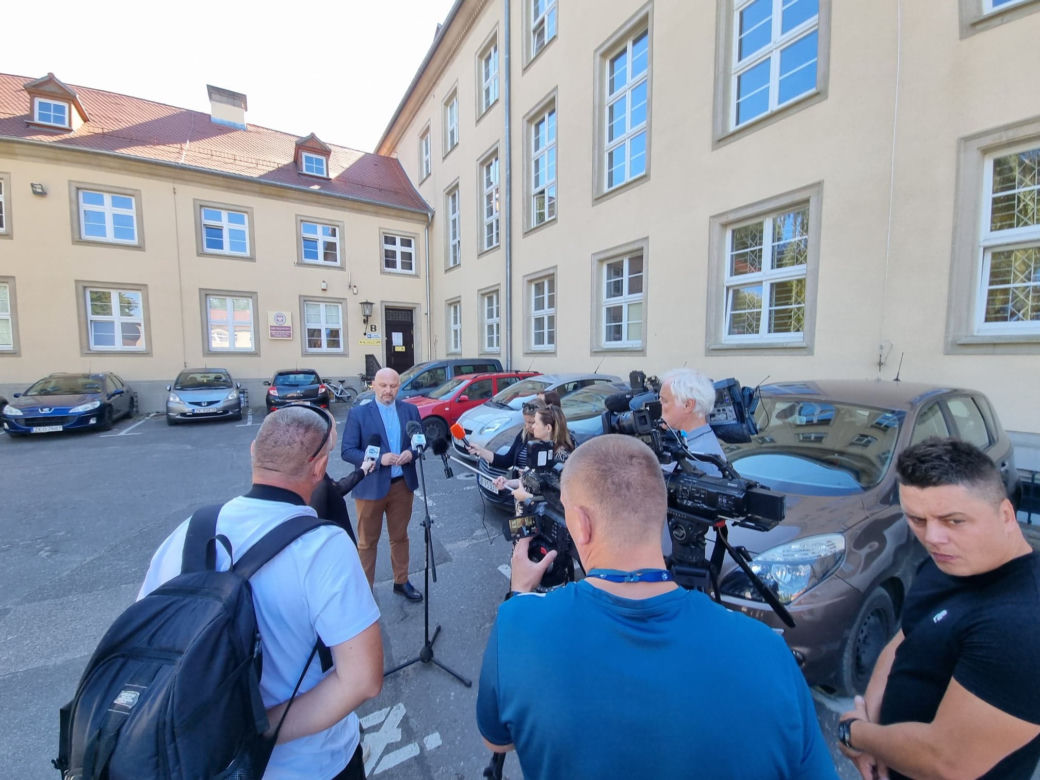 Dwójka dzieci wypadła z okna. Matka usłyszała wyrok