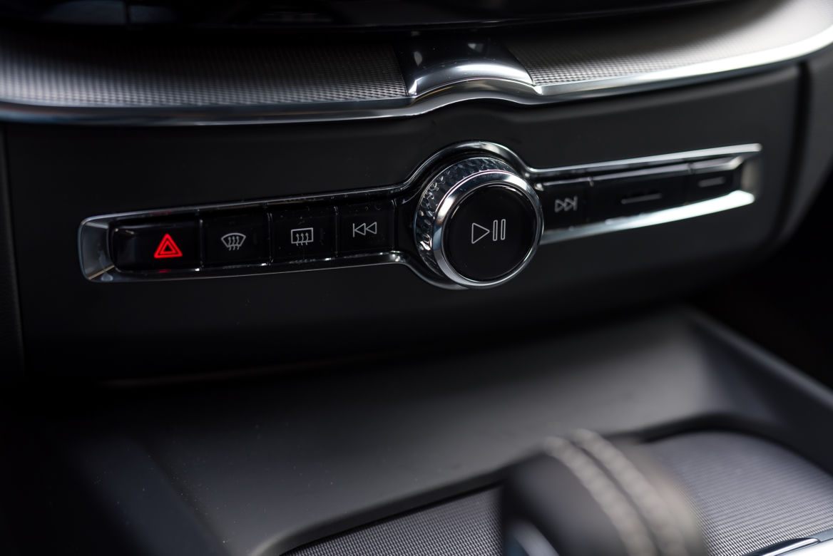 Volvo XC60 B4 Mild Hybrid FWD AT8 Momentum
