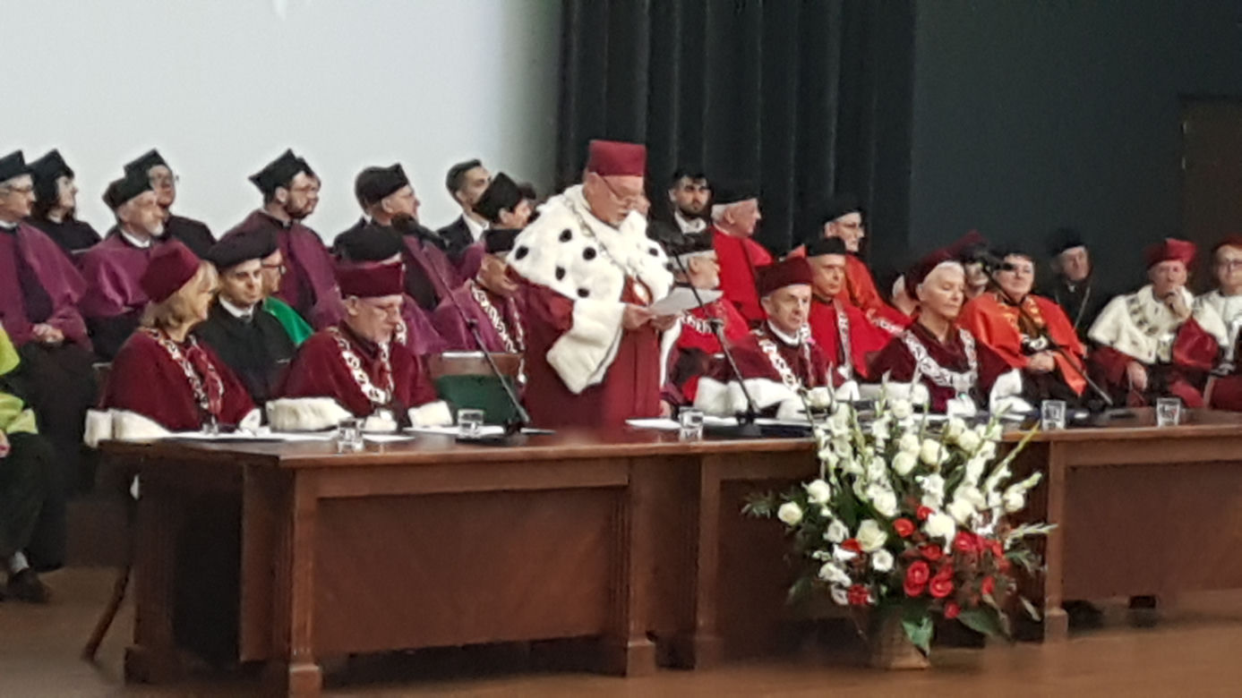 Uroczysta inauguracja UMK w Toruniu i... protest!