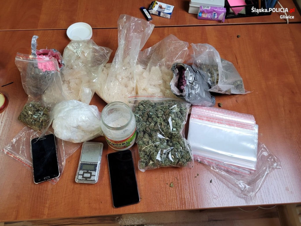 Poważny cios w narkobiznes. Przejęto 4 kilogramy narkotyków. 39-latek powiązany z pseudokibicami