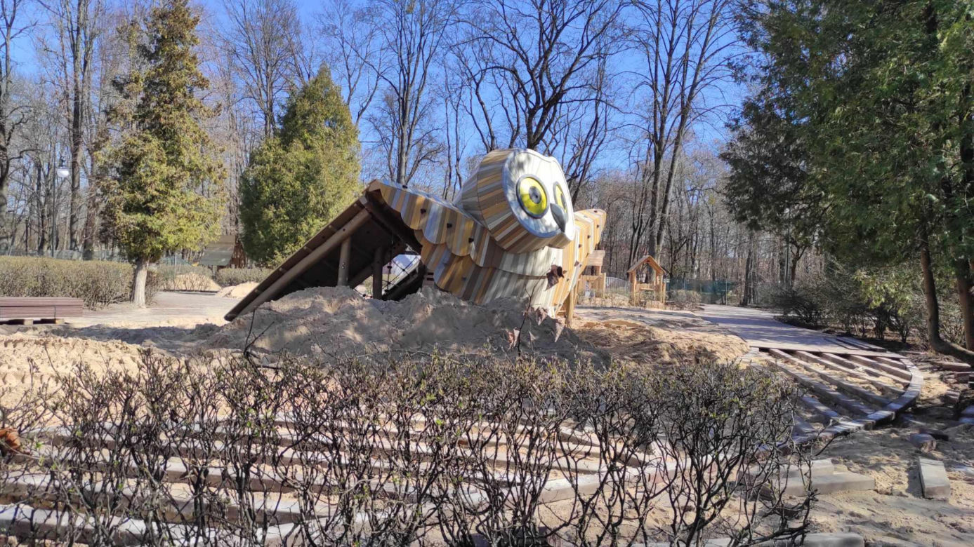 Dzieci będą miały nowe miejsce do zabawy. W Białymstoku powstaje piękny plac zabaw