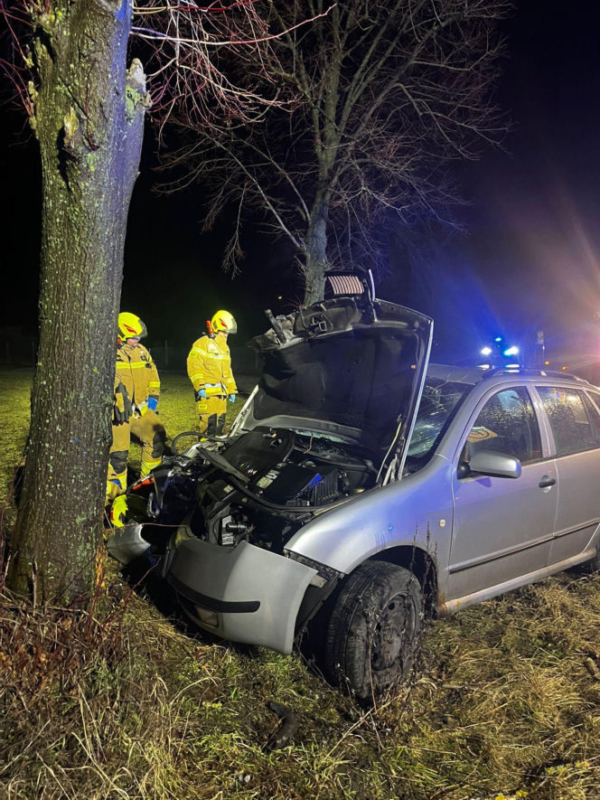 Tragedia na drodze w powiecie rawickim. Nie żyje pasażerka auta