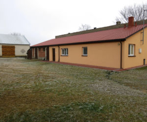 powiesił rodziców, potem siebie.
