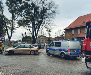 Zderzył się z sześcioma pojazdami, a jest cały i zdrowy! Jak do tego doszło? [FOTO]