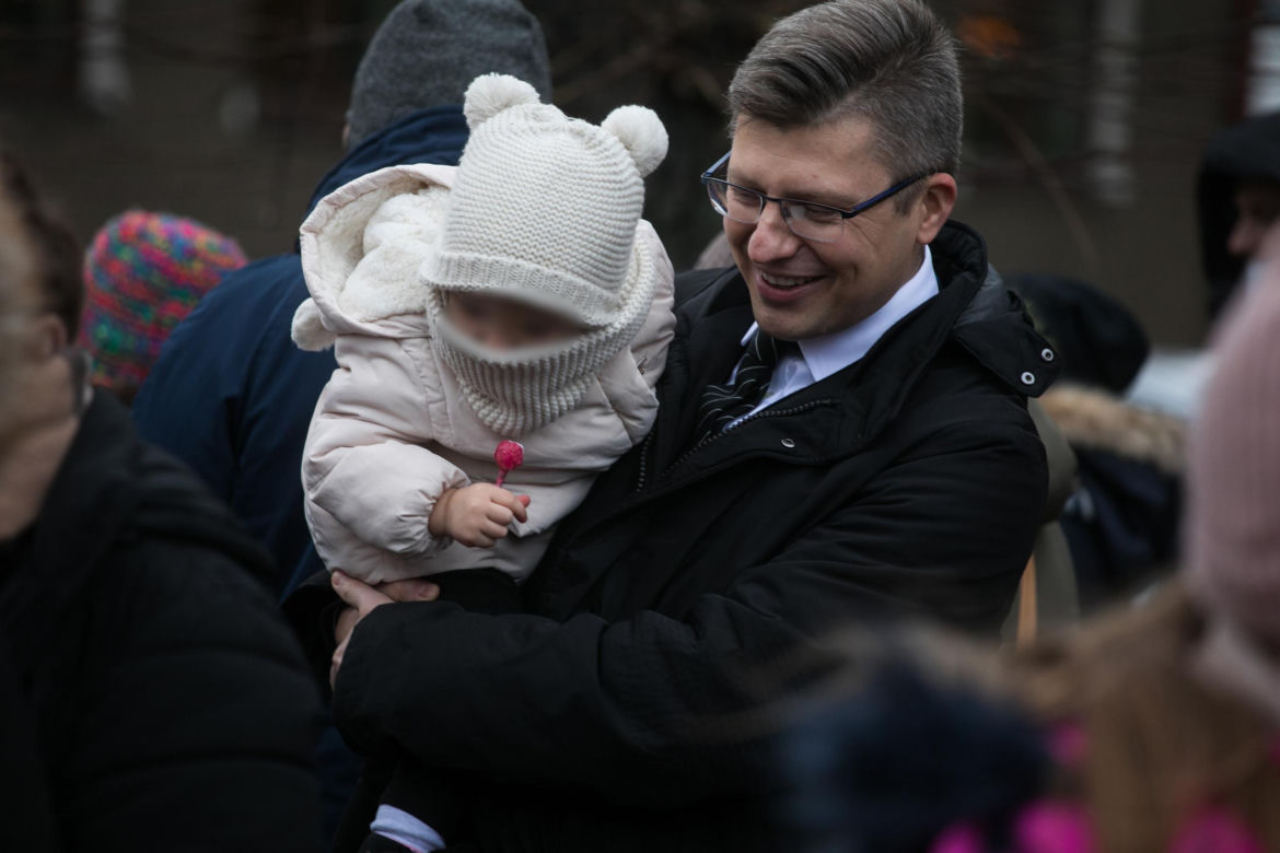 Minister Marcin Warchoł został tatą po raz czwarty! "Witamy Kingę na świecie" 