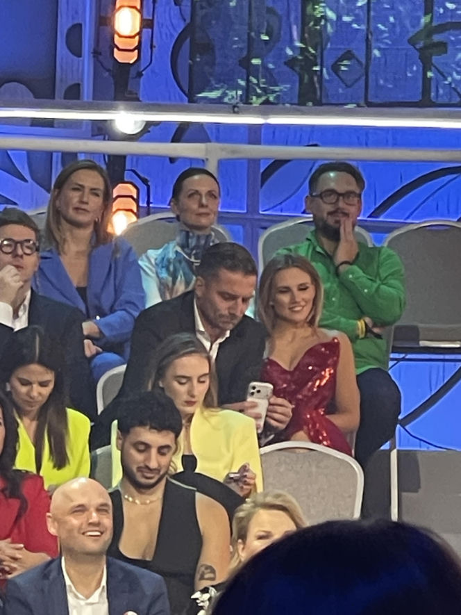 Tak Kaczorowska i Rogacewicz zachowywali się na ramówce TVP. Najpierw obejmował, a potem nurkował pod krzesło!