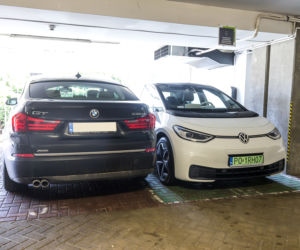 Miejsce parkingowe dla samochodów elektrycznych