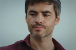 Dziedzictwo, odcinek 879: Poyraz sprowadza do domu Nanę i Yusufa. Wywołuje gniew matki