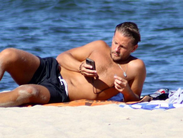 Sebastian Fabijański szczerze do bólu. Tak mówi o scenach łóżkowych: Czuję się jak kretyn