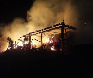 W Bronkowicach po uderzeniu pioruna zapaliła się stodoła