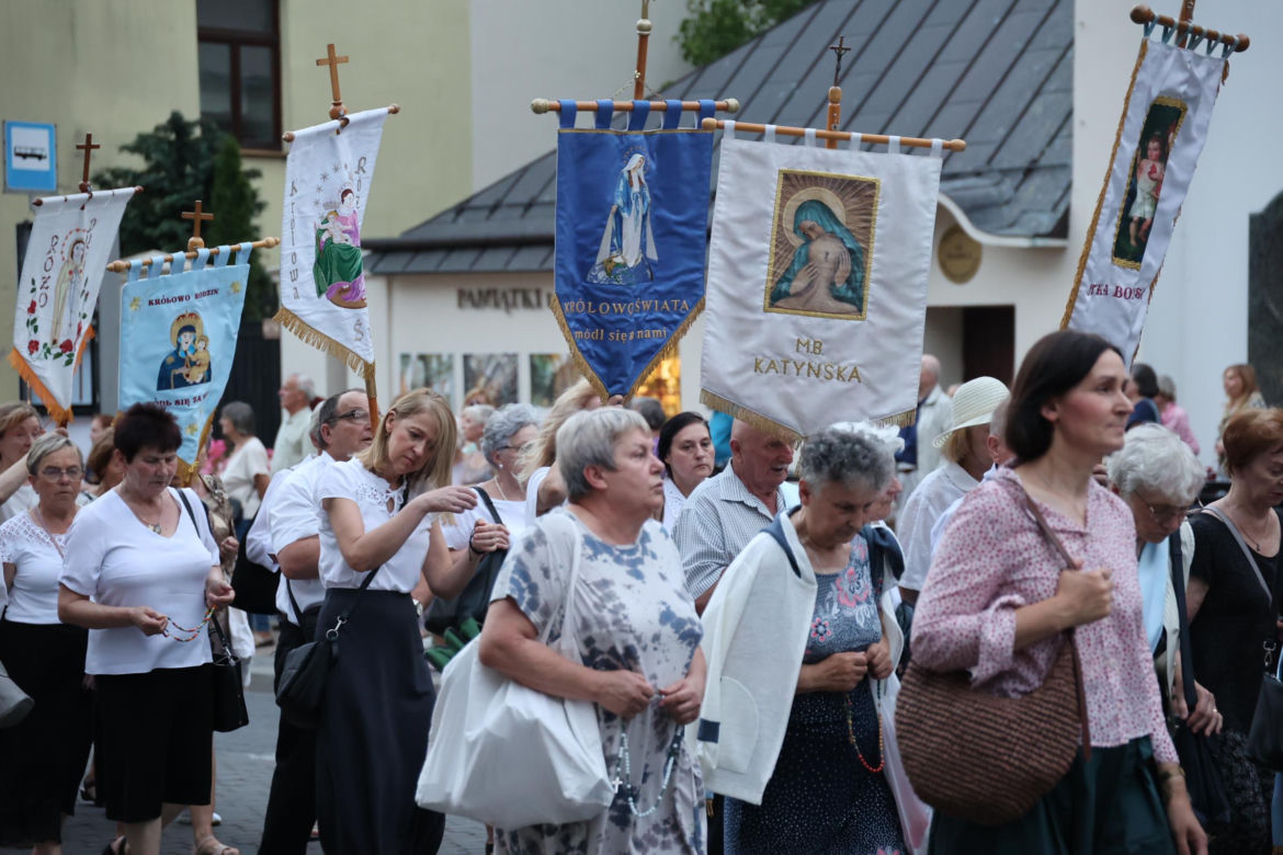 76. rocznica Cudu Lubelskiego. Procesja różańcowa w centrum Lublina