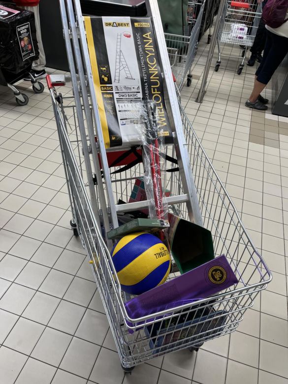Tajemnicze wózki Auchan, to kupili klienci w Warszawie 