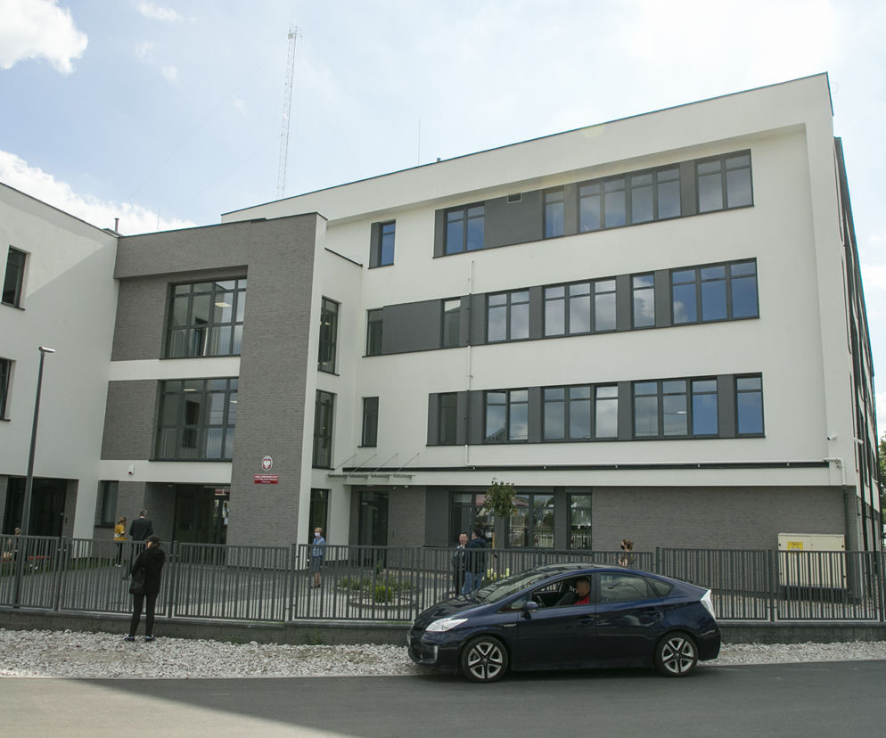 Wawerska szkoła z koronawirusem