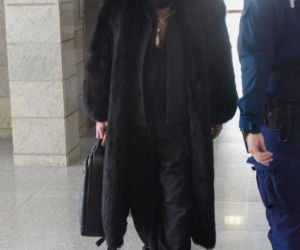 Krzysztof Rutkowski w futrze w sądzie