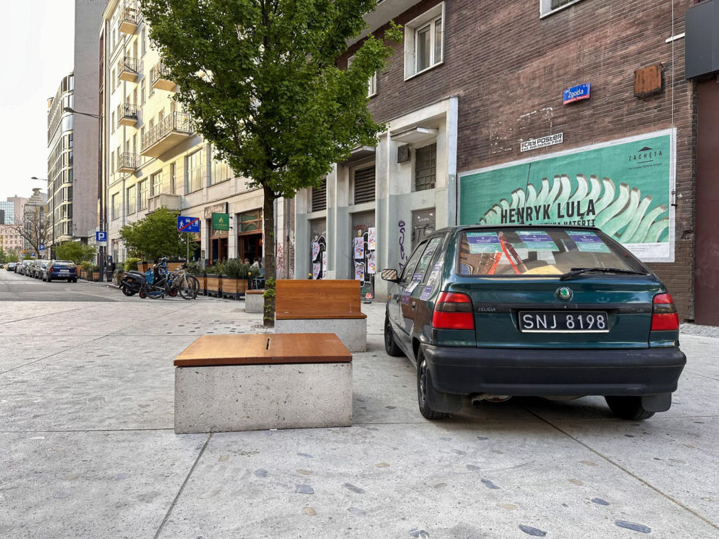 Akcja Miejskiej Agendy Parkingowej na placu Pięciu Rogów w Warszawie