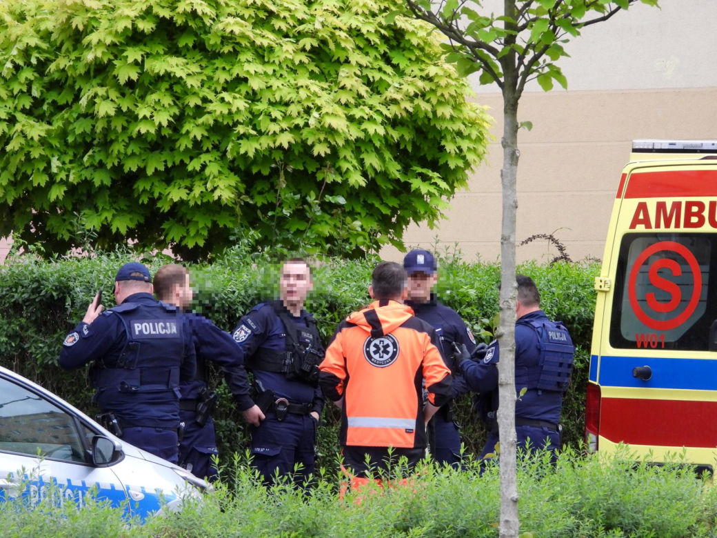 Zabarykadował się w łazience z nożem. Na warszawskiej Woli znaleziono ciało 67-letniej Ewy