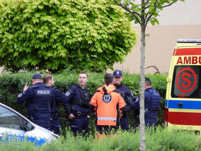 Zabarykadował się w łazience z nożem. Na warszawskiej Woli znaleziono ciało 67-letniej Ewy