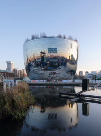 Szkło – bohater tła