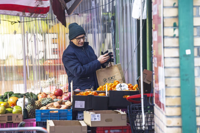 Senator Krzysztof Kwiatkowski na zakupach