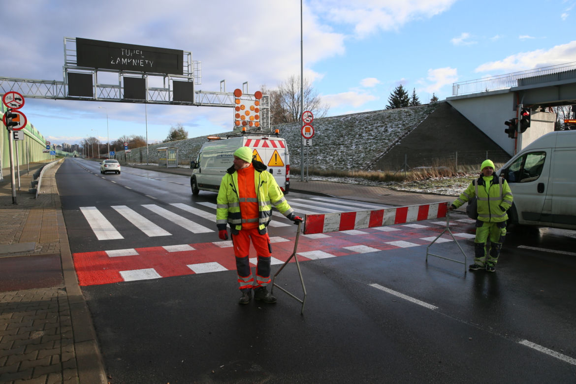 Trzask, prask i tunel otwarty. Kierowcy mogą korzystać już z całej Południowej Obwodnicy Warszawy