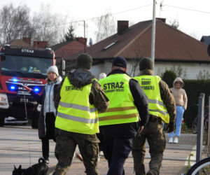 Zignorowała opuszczone rogatki, z torów zmiótł ją nadjeżdżający pociąg. Dramat w Jasiennicy Mazowieckiej