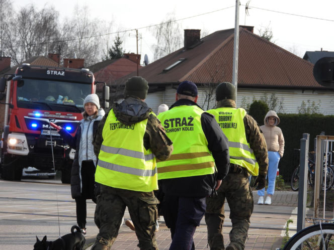 Zignorowała opuszczone rogatki, z torów zmiótł ją nadjeżdżający pociąg. Dramat w Jasiennicy Mazowieckiej