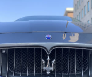 MiłyPan jeździ sportowym Maserati GranTurismo