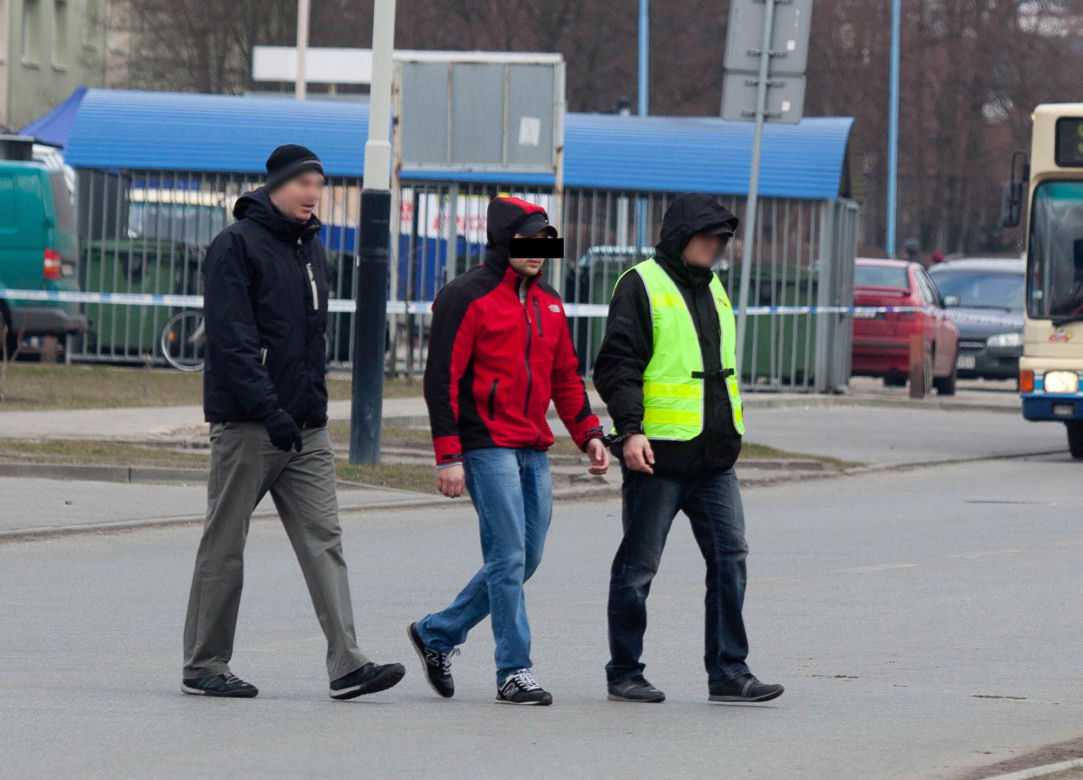 Wepchnęli Piotra pod autobus z zemsty. Tragedia w Pabianicach
