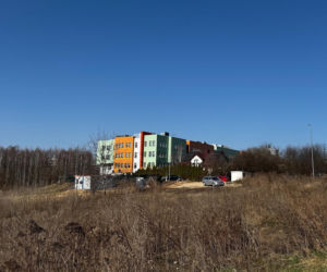 Rolnik sprzedał ziemię deweloperowi. Powstaną bloki. Mieszkańcy protestują