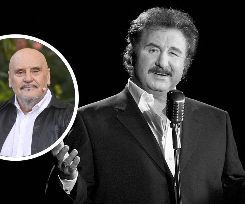 Krzysztof Krawczyk śpiewa do mikrofonu. Na miniaturze obok Marian Lichtman. O ich wspólnej obietnicy przeczytasz w Eska.