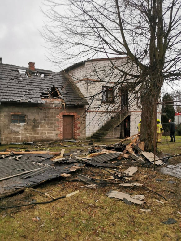 Duże zniszczenia po trąbie powietrznej, sześcioro rannych. Łódzkie liczy straty po wichurze