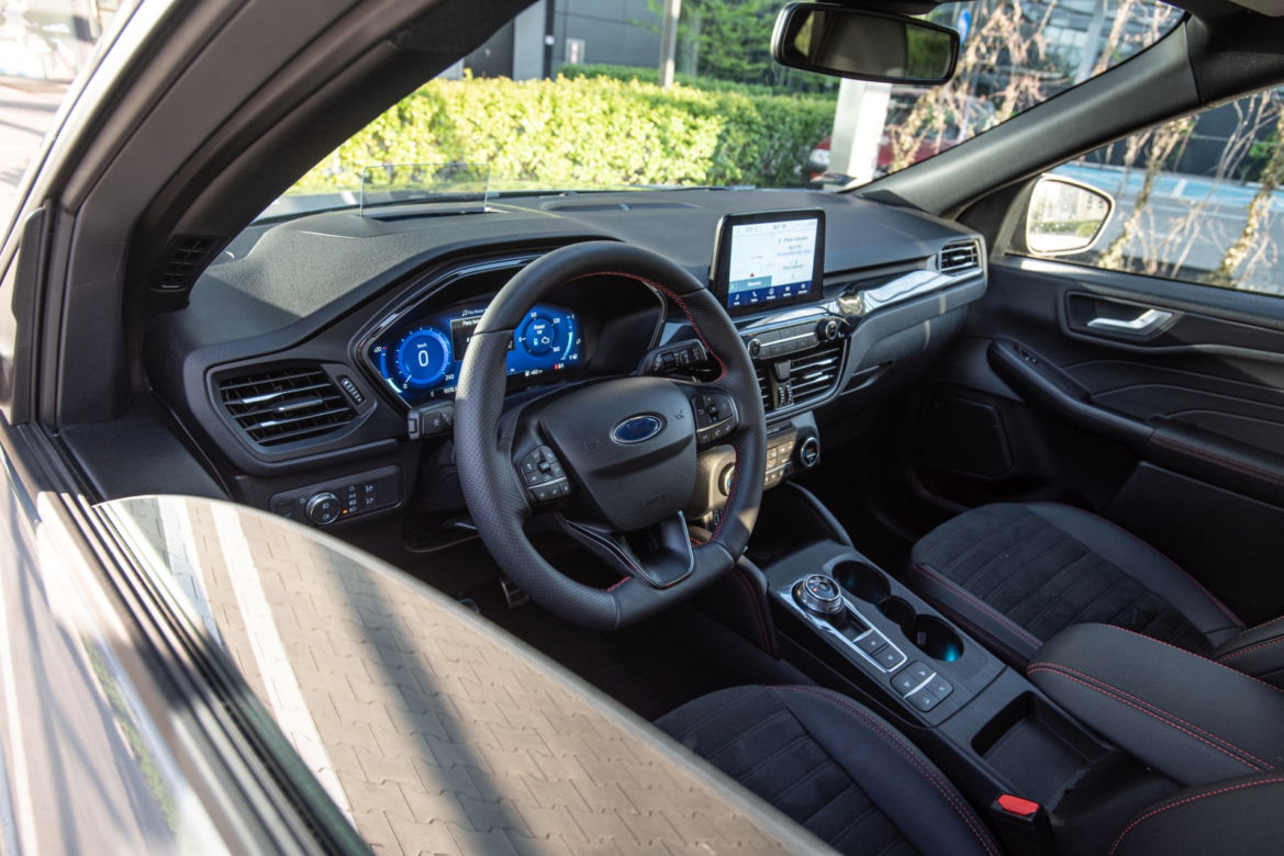Ford Kuga 2.5 Hybrid AWD ST-Line X 