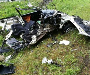 Tragiczny wypadek na drodze niedaleko Bolesławca. Ciężarówka rozerwała audi na pół