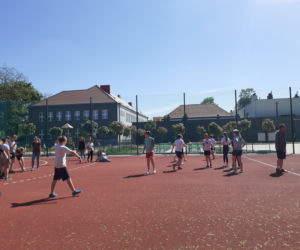 Na łódzkim Olechowie przy SP 141 powstało  boisko wielofunkcyjne