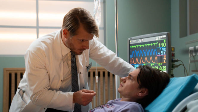 Na dobre i na złe, odcinek 976: Drago na łożu śmierci przyzna się Begerowi do ataku na szpital. Nie uratuje hakera? - ZDJĘCIA