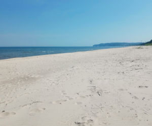 Rowerzyści kontra naturyści. Słynna naga plaża przestanie istnieć?