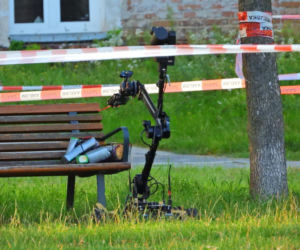 Tajemnicze pakunki znalezione na ławce w Warszawie