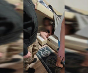 Poszukiwana 37-latka ukryła się przed policjantami w narożniku