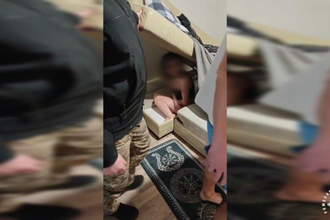 Ukryła się przed policjantami w narożniku