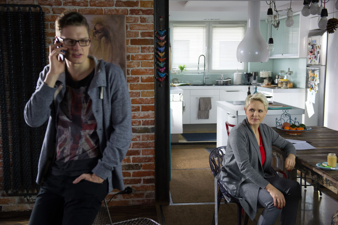 Na Wspólnej odc. 2256. Ilona Zdybicka (Anna Samusionek), Maks (Adam Fidusiewicz)
