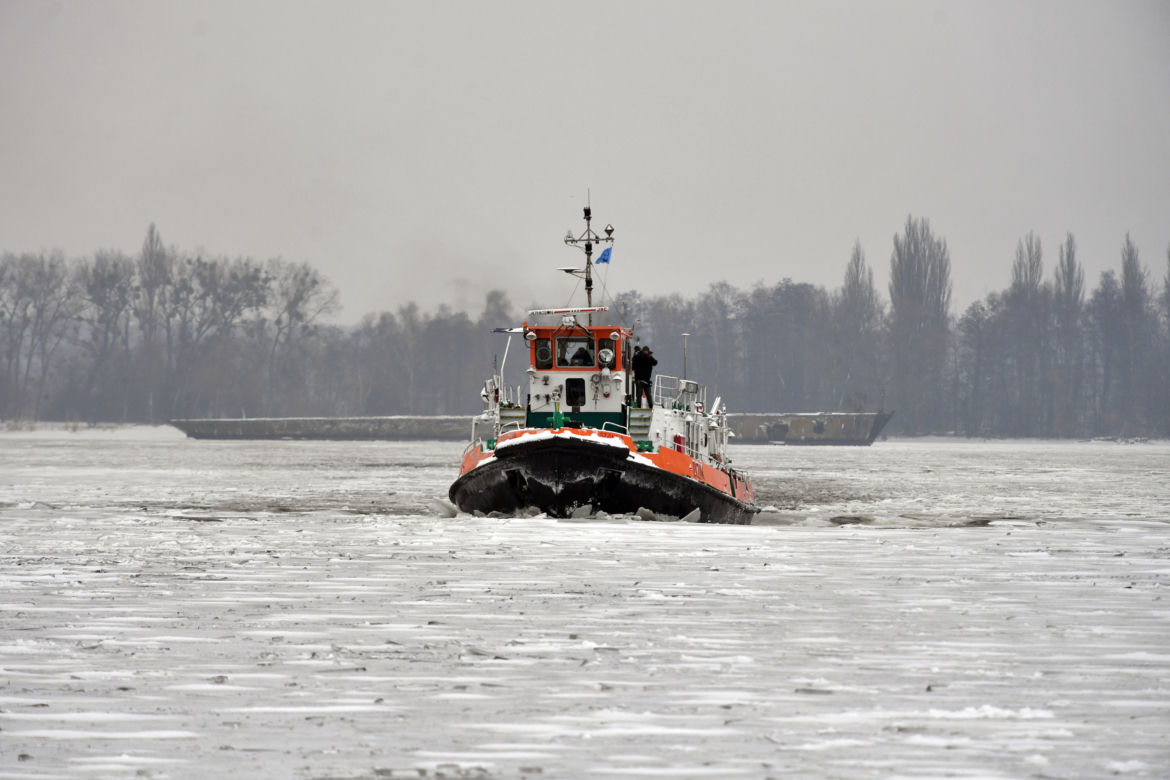 Szczecin: Lodołamacze na Odrze i jez. Dąbie