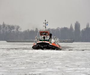 Szczecin: Lodołamacze na Odrze i jez. Dąbie