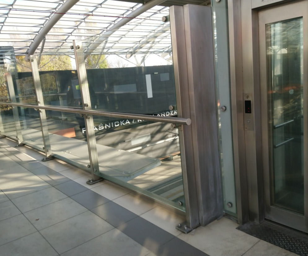 Poznań: Bezdomni robią PASKUDNE rzeczy w windach!