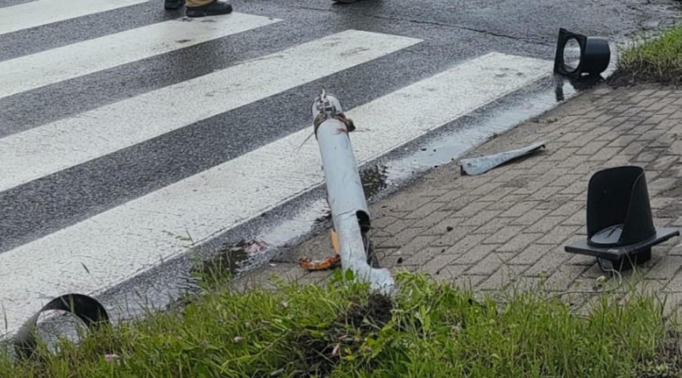 Tuszyn. Wypadek karetki. Uderzyła w nią 35-latka z dzieckiem [ZDJĘCIA]