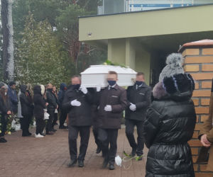 Zamordowaną Anię pochowano w białej trumience