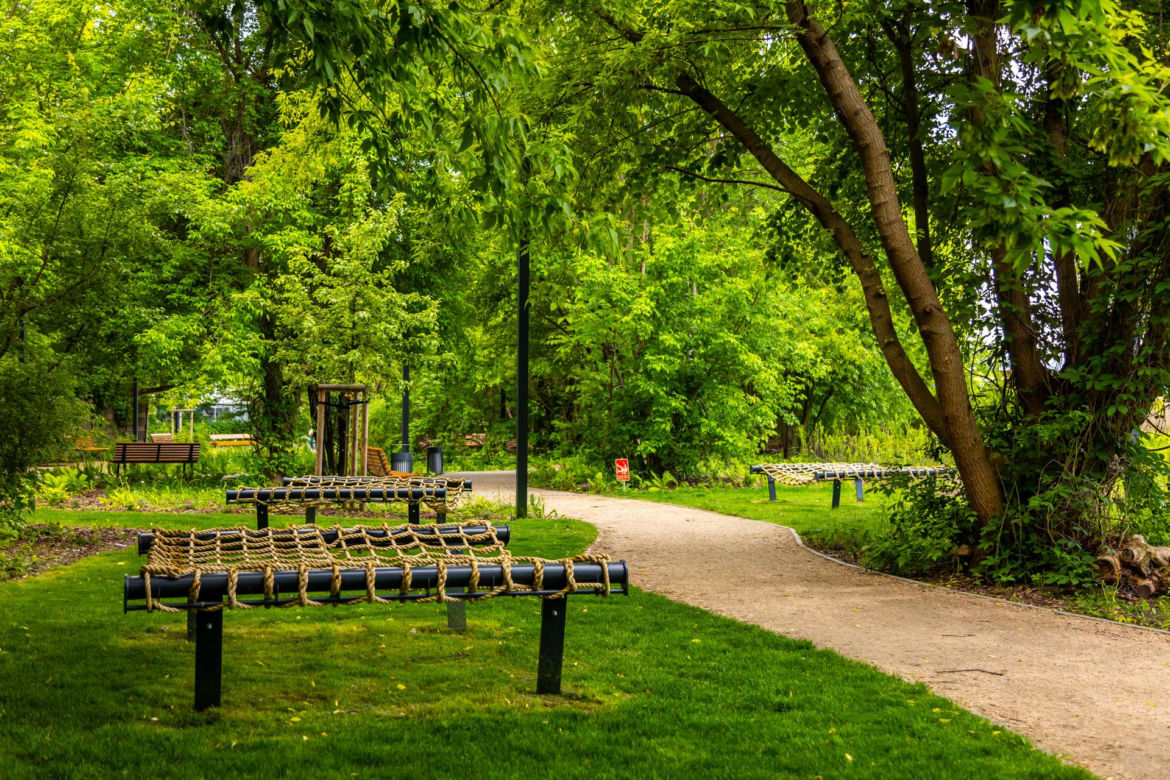 Park linearny przy ul. Suwak w Warszawie