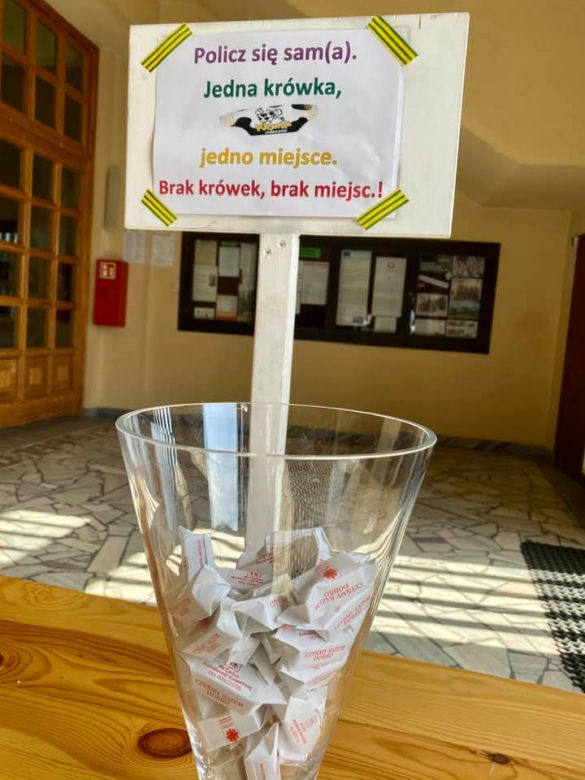 Śląsk: W kościele stanął... krówkomat. To sprytny sposób na liczenie wiernych podczas mszy [ZDJĘCIA]