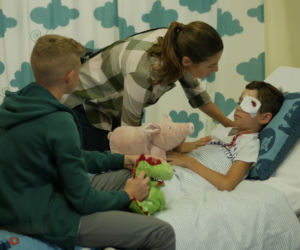 Pierwsza miłość. Tomek (Oskar Wojciechowski), Maciek (Joachim Olko), Kinga (Aleksandra Zienkiewicz)